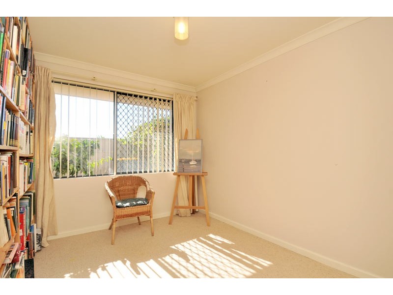 24 Oaklands Ave, Halls Head WA 6210