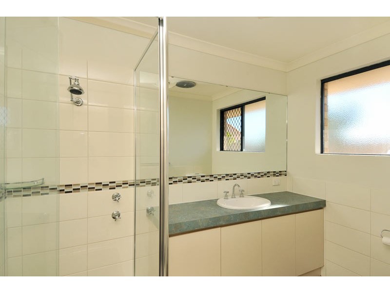 24 Oaklands Ave, Halls Head WA 6210