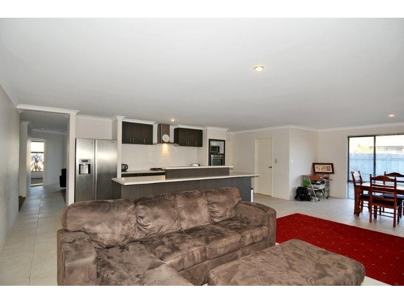 66 Seascapes Boulevard, Halls Head WA 6210