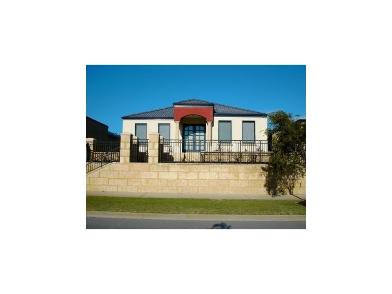 35 Batavia Ave, Wannanup WA 6210
