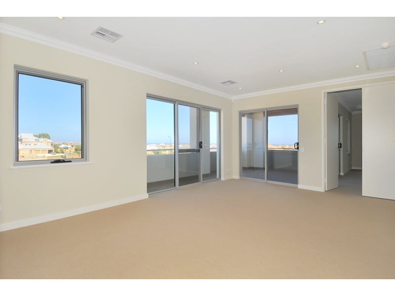 11/18 Caspian Drive, Wannanup WA 6210