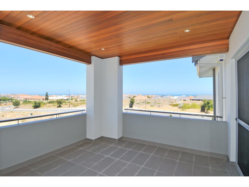 11/18 Caspian Drive, Wannanup WA 6210