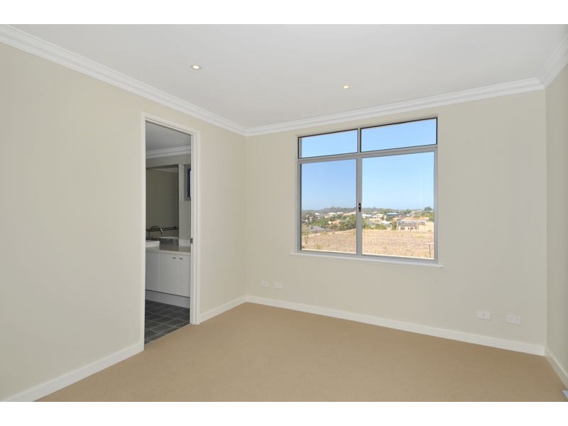 11/18 Caspian Drive, Wannanup WA 6210