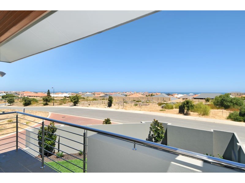 11/18 Caspian Drive, Wannanup WA 6210