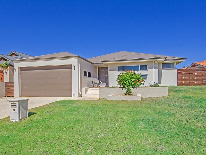 14 Endeavour Circle, Wannanup WA 6210