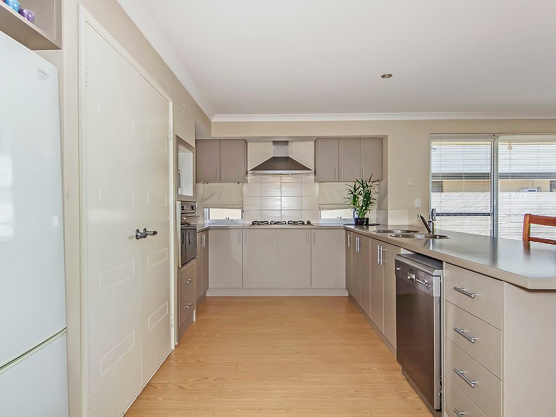 14 Endeavour Circle, Wannanup WA 6210