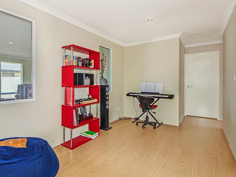 14 Endeavour Circle, Wannanup WA 6210