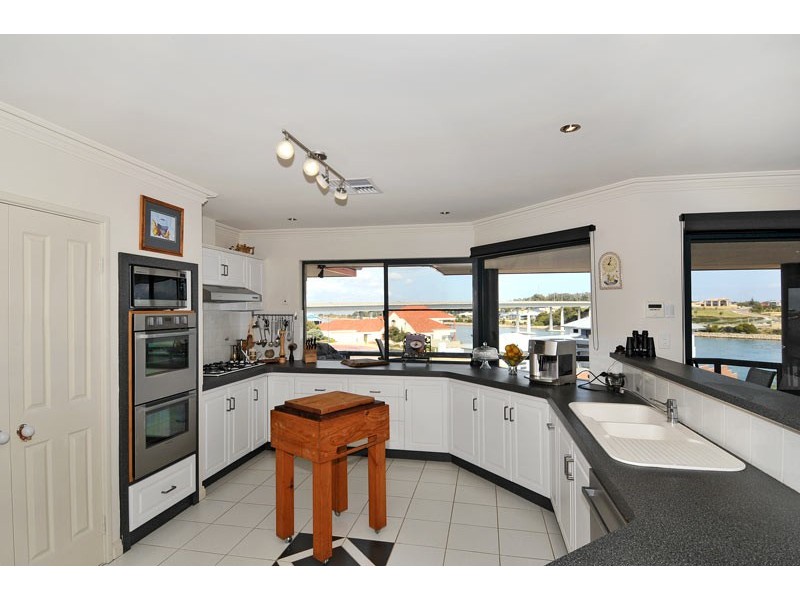 12 Captain Court, Wannanup WA 6210
