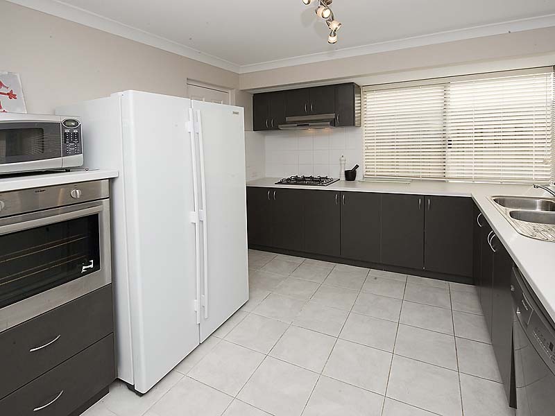 15 Scarab Crt, Halls Head WA 6210