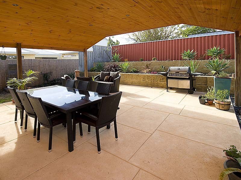 15 Scarab Crt, Halls Head WA 6210