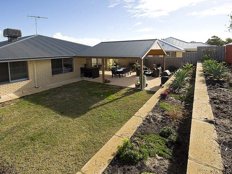 15 Scarab Crt, Halls Head WA 6210