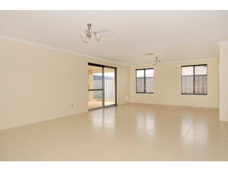 32 Carissa Turn, Halls Head WA 6210