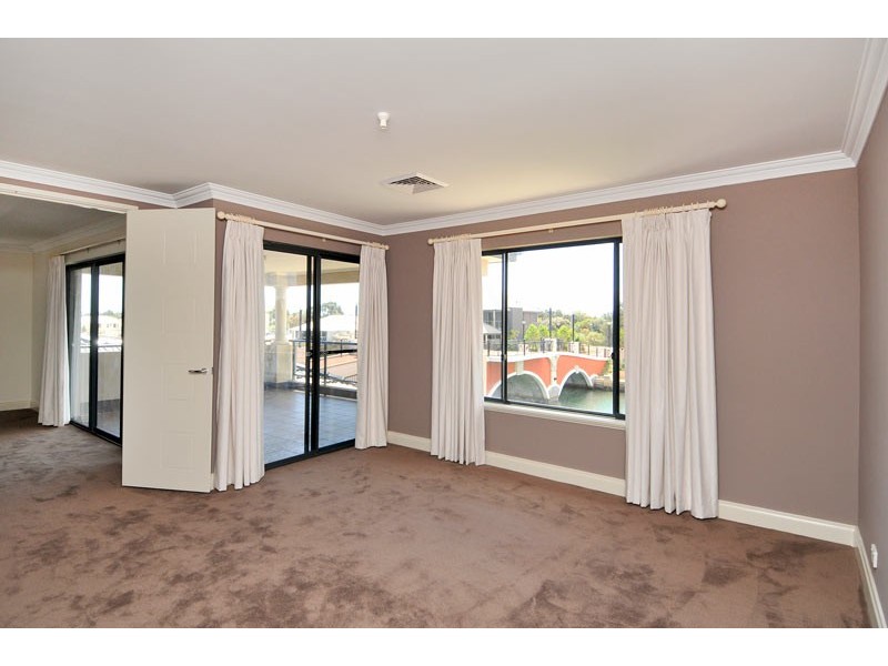 1 Gael Place, Dudley Park WA 6210