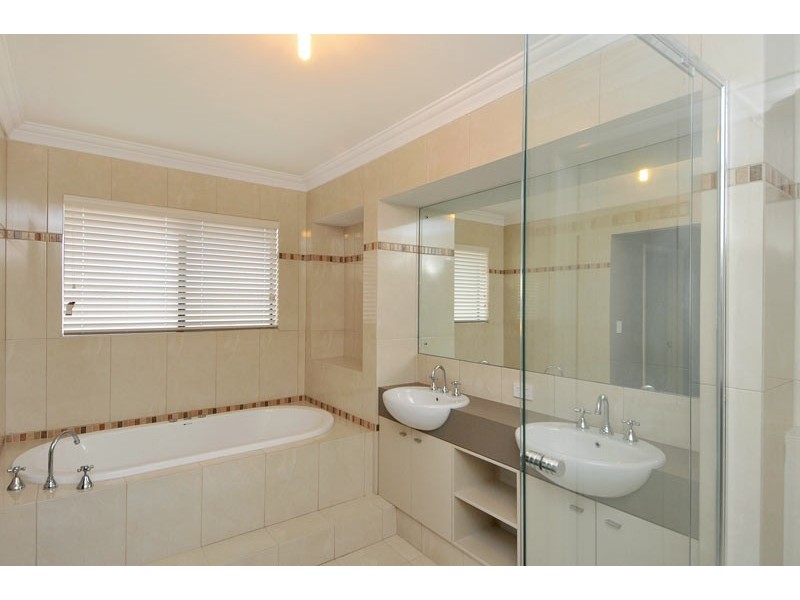 1 Gael Place, Dudley Park WA 6210