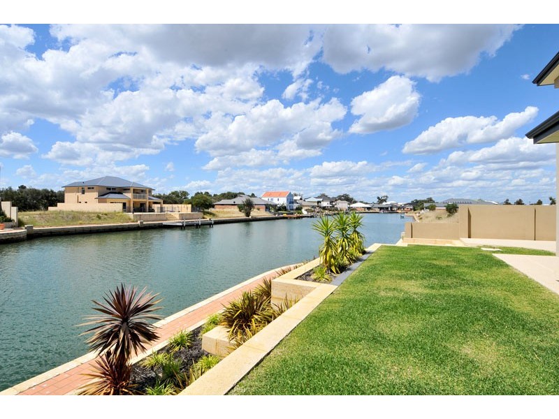 1 Gael Place, Dudley Park WA 6210