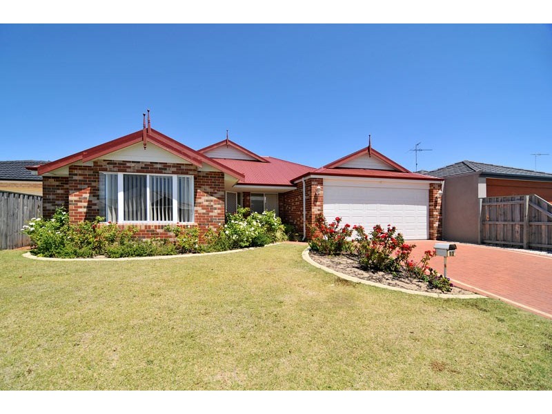 12 Quandong Pkwy, Halls Head WA 6210