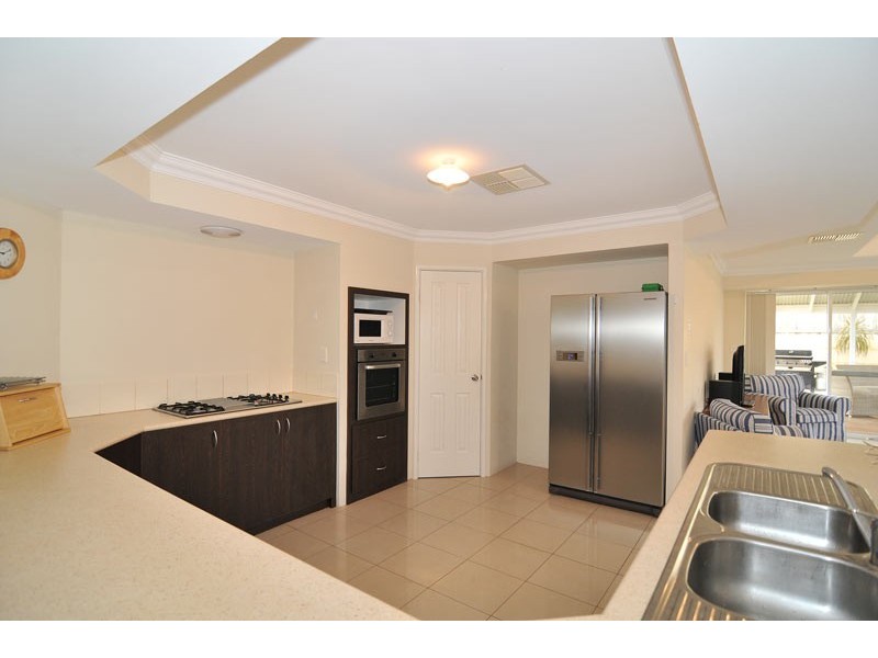12 Quandong Pkwy, Halls Head WA 6210