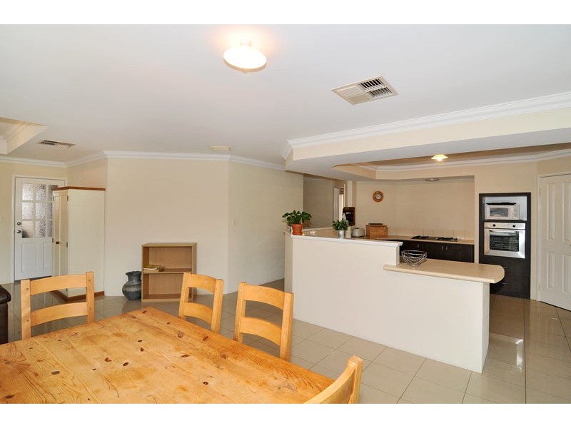 12 Quandong Pkwy, Halls Head WA 6210