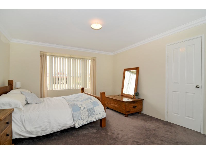 12 Quandong Pkwy, Halls Head WA 6210
