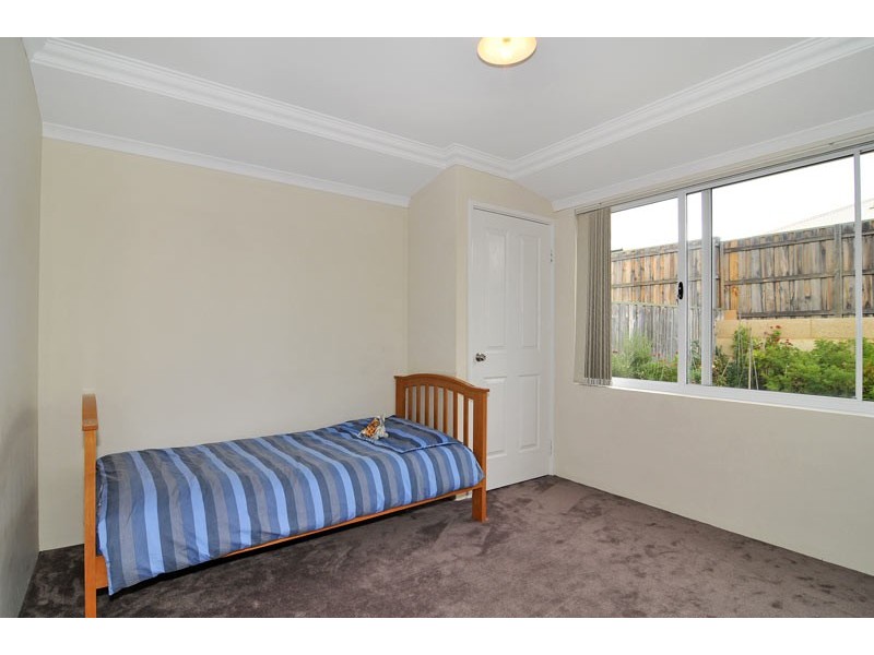 12 Quandong Pkwy, Halls Head WA 6210