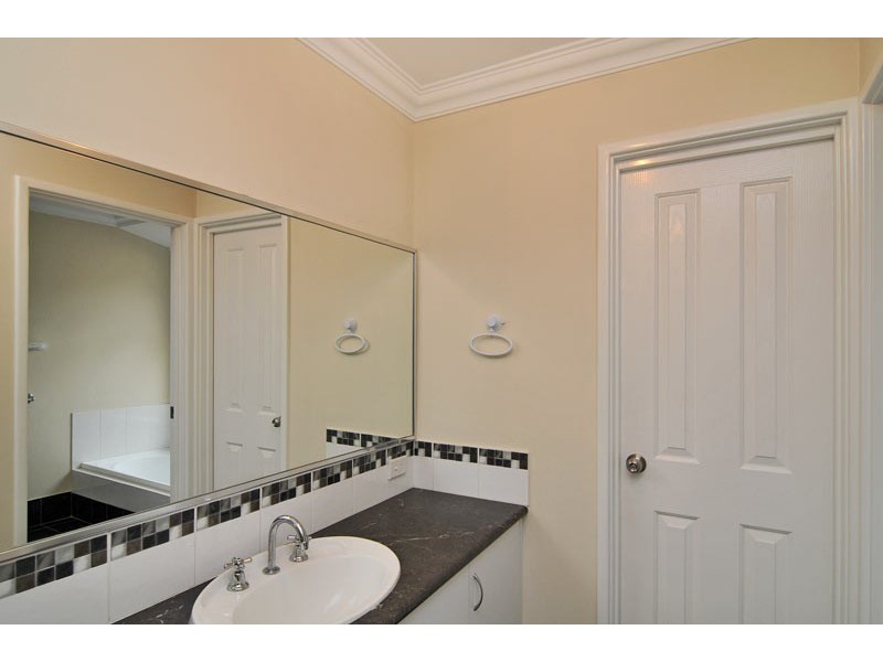 12 Quandong Pkwy, Halls Head WA 6210