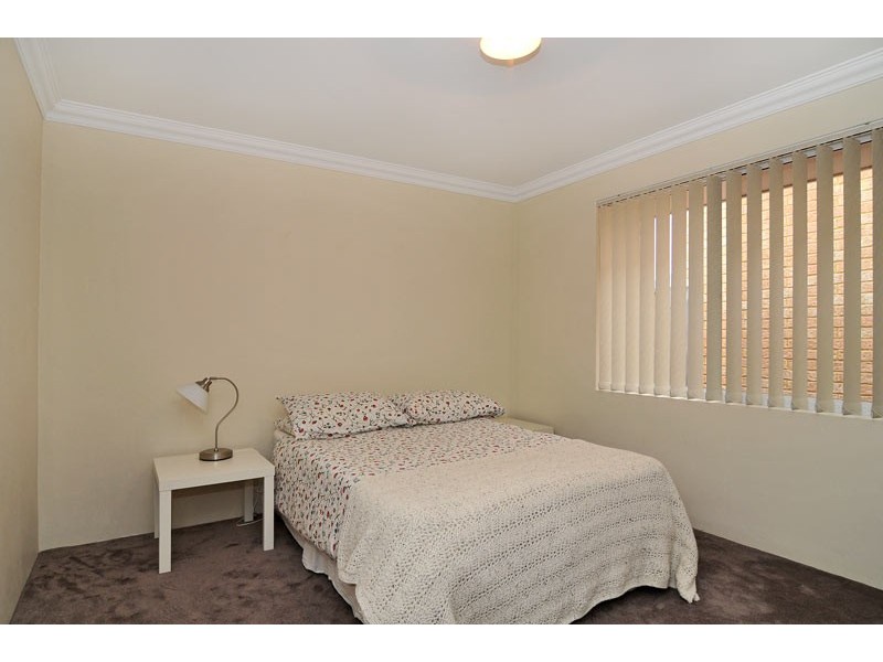 12 Quandong Pkwy, Halls Head WA 6210