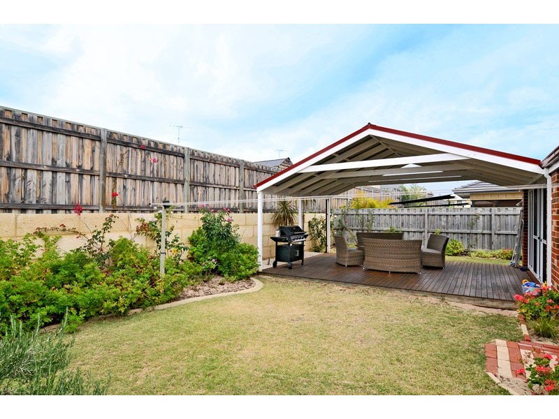 12 Quandong Pkwy, Halls Head WA 6210
