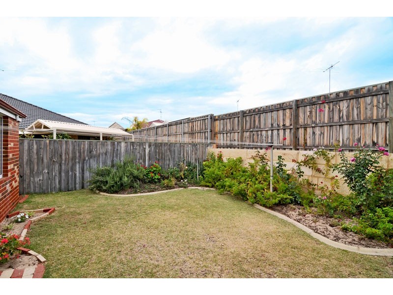 12 Quandong Pkwy, Halls Head WA 6210