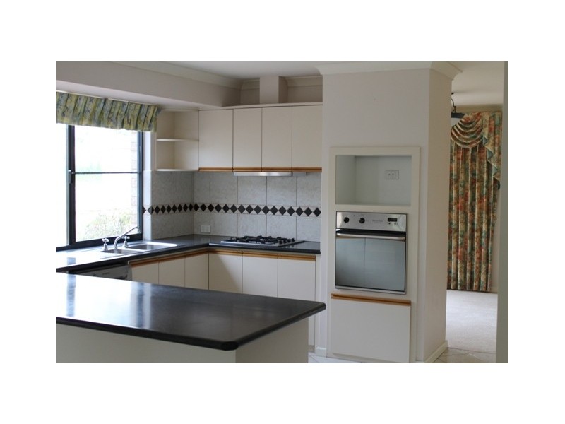 24 Oaklands Ave, Halls Head WA 6210