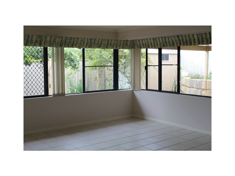 24 Oaklands Ave, Halls Head WA 6210