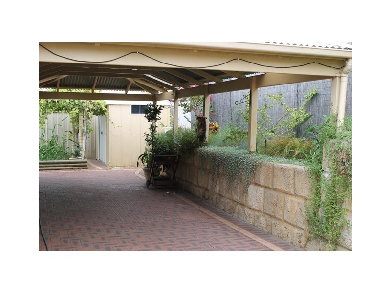 24 Oaklands Ave, Halls Head WA 6210