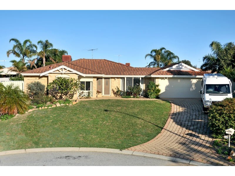 13 Amulla Crt, Halls Head WA 6210