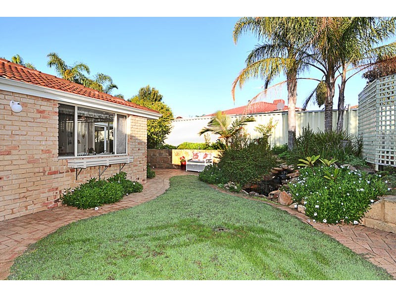 13 Amulla Crt, Halls Head WA 6210