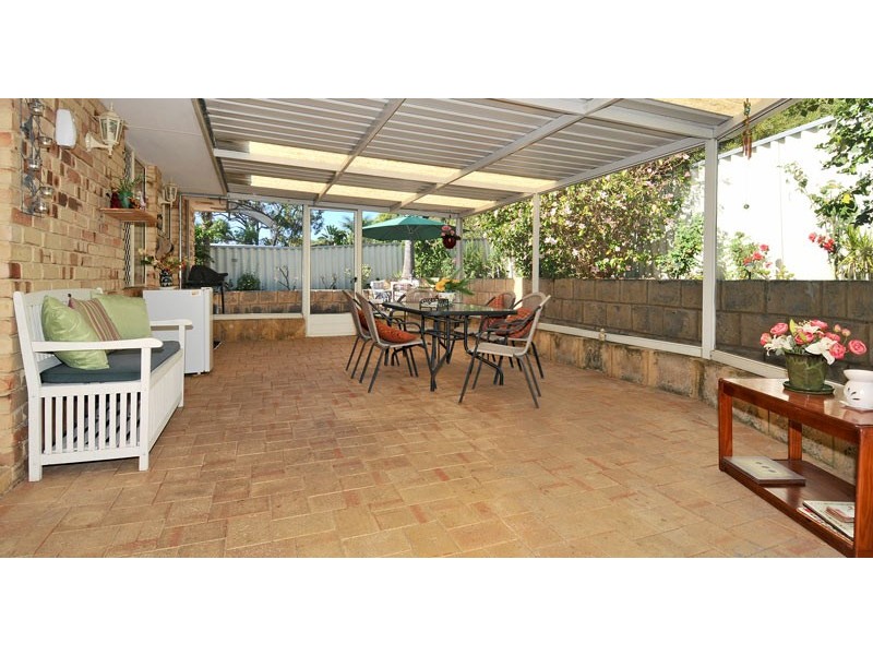 13 Amulla Crt, Halls Head WA 6210