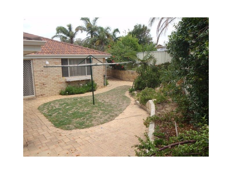 13 Amulla Crt, Halls Head WA 6210