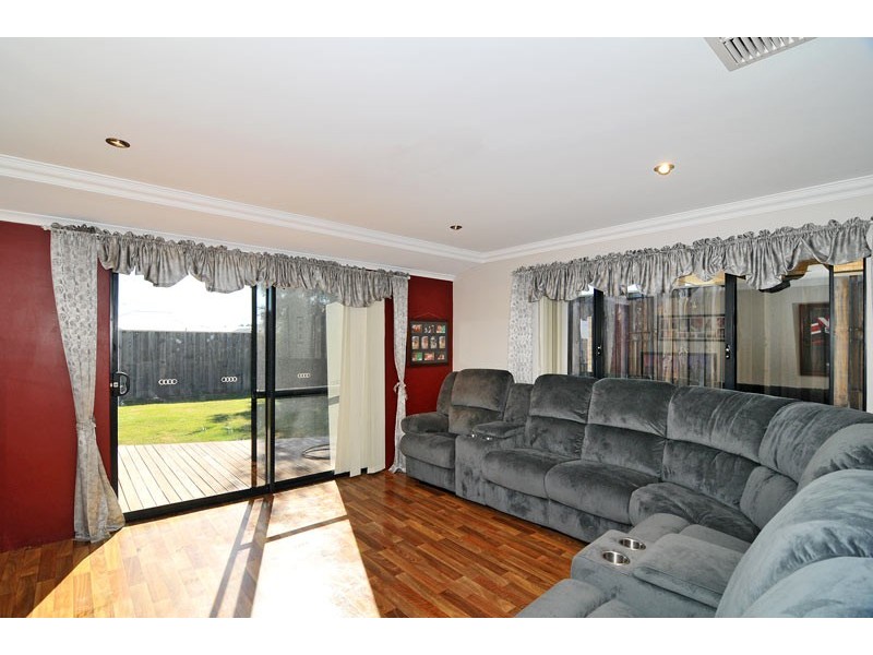 13 Carissa Turn, Halls Head WA 6210