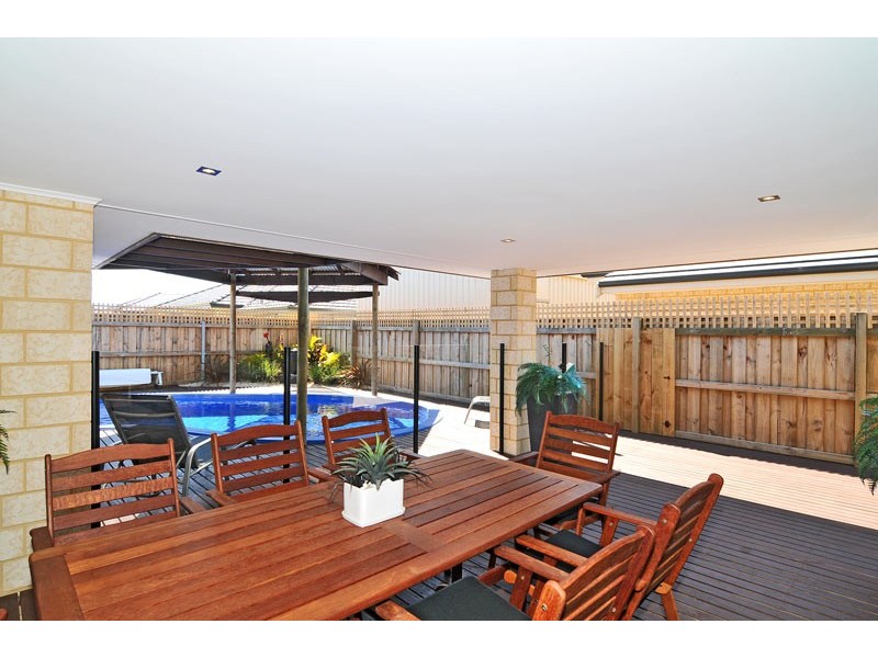 25 Tectona Way, Halls Head WA 6210