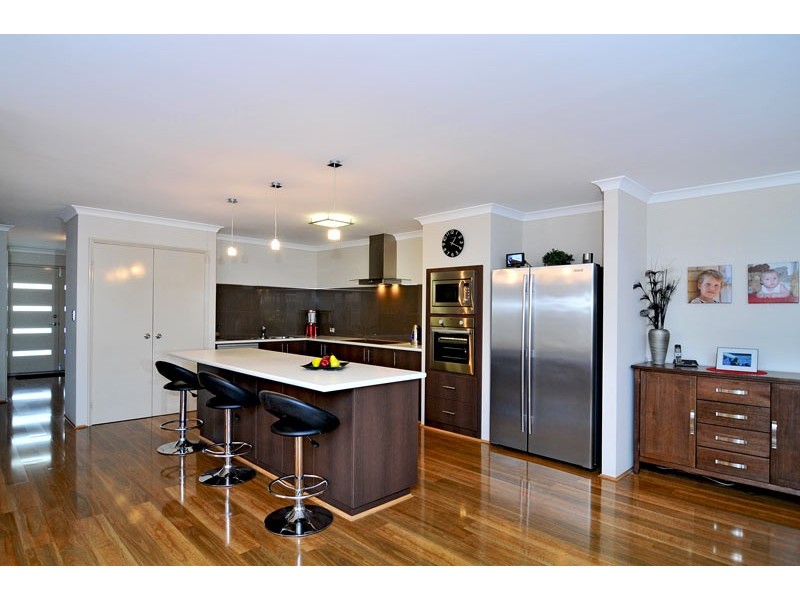 25 Tectona Way, Halls Head WA 6210
