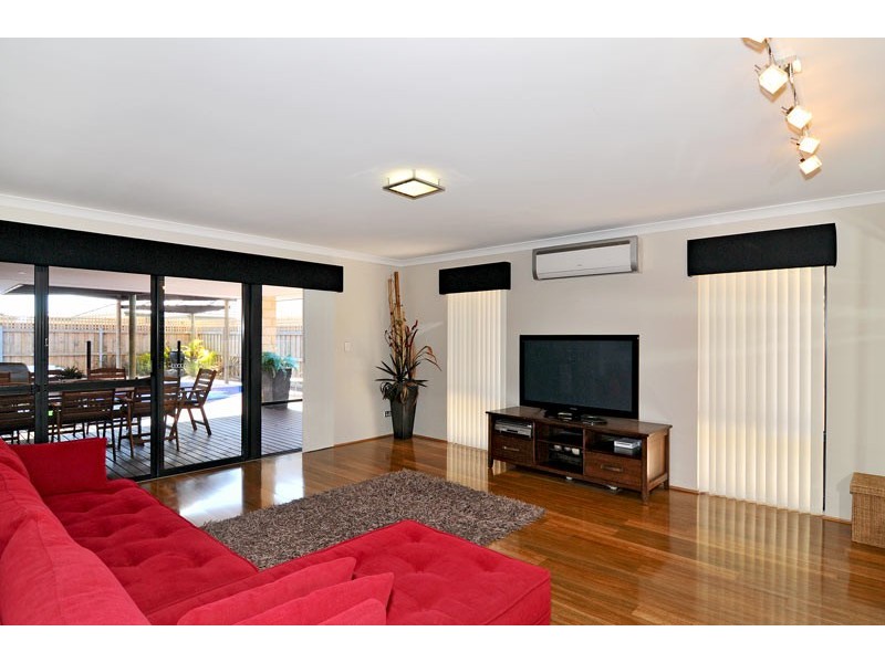 25 Tectona Way, Halls Head WA 6210