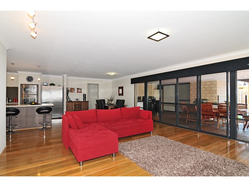 25 Tectona Way, Halls Head WA 6210