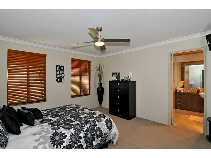 25 Tectona Way, Halls Head WA 6210