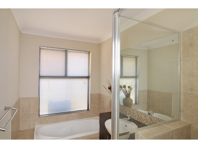 25 Tectona Way, Halls Head WA 6210