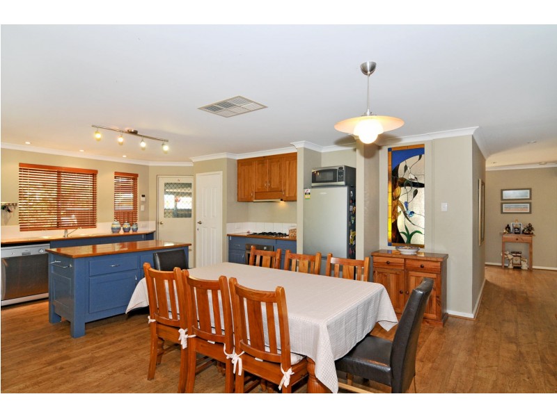 6 Ferndown Retreat, Meadow Springs WA 6210