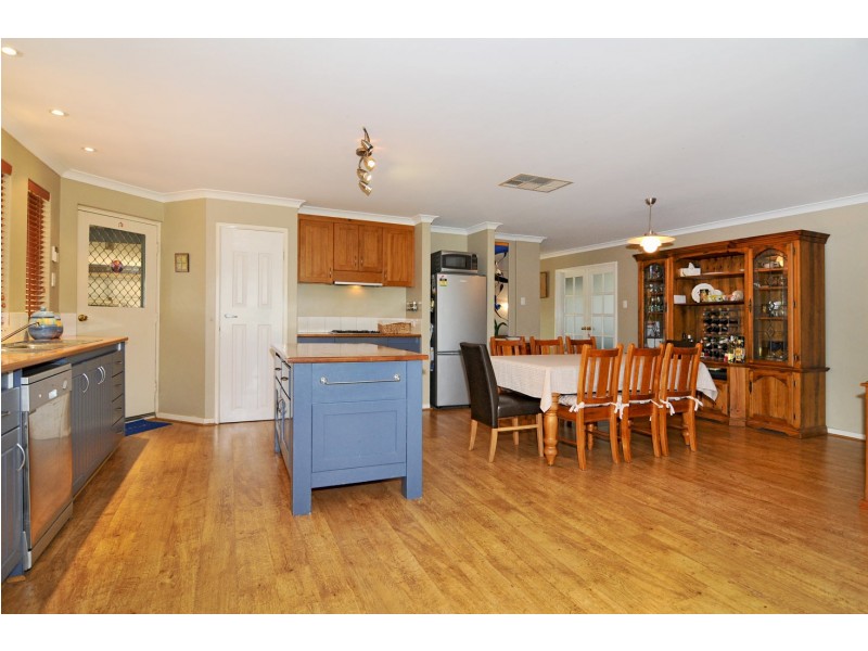 6 Ferndown Retreat, Meadow Springs WA 6210