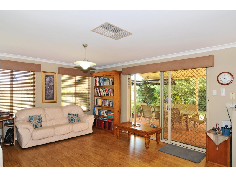 6 Ferndown Retreat, Meadow Springs WA 6210