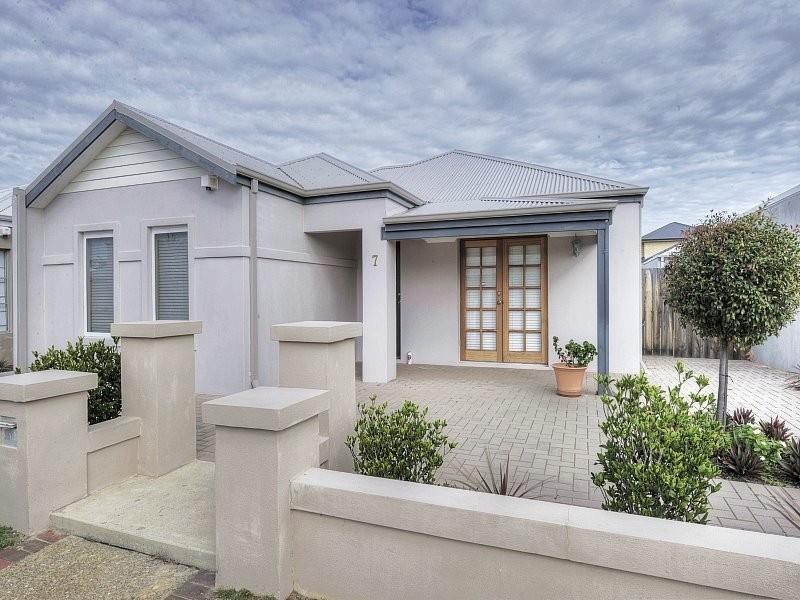 7 Pacifica Way, Dudley Park WA 6210