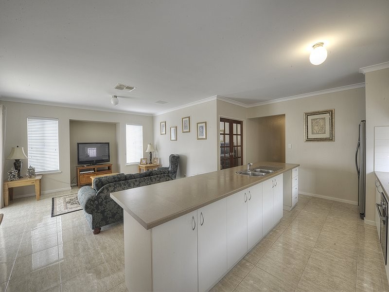 7 Pacifica Way, Dudley Park WA 6210