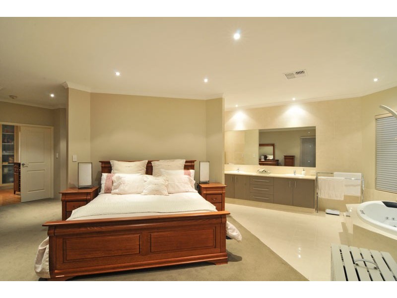 4 Lakeway Retreat, Dawesville WA 6211