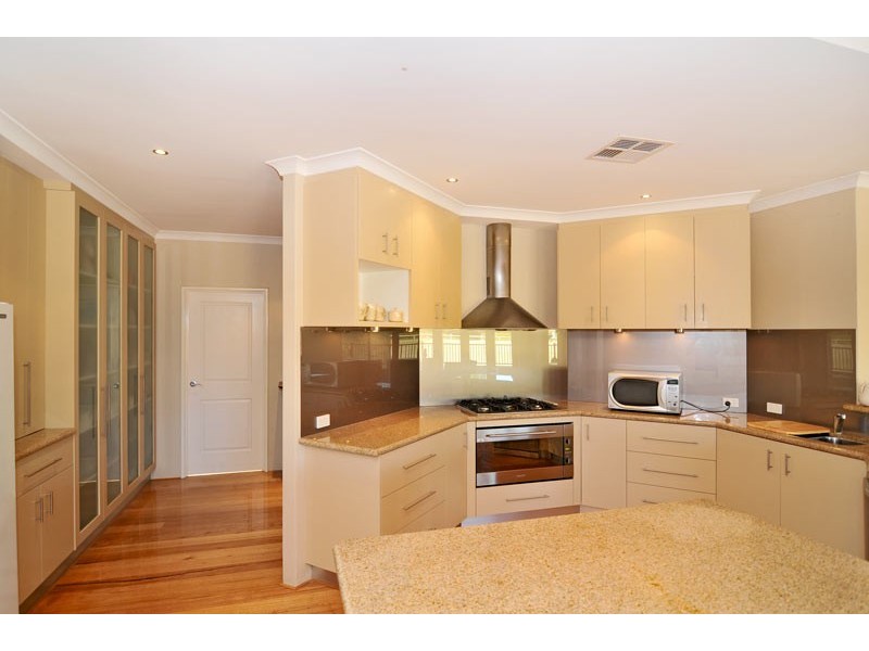 4 Lakeway Retreat, Dawesville WA 6211