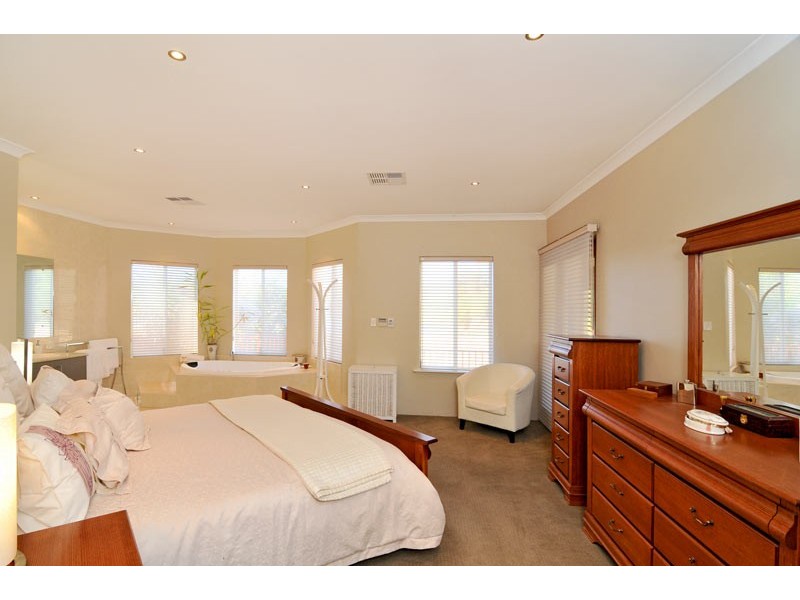 4 Lakeway Retreat, Dawesville WA 6211